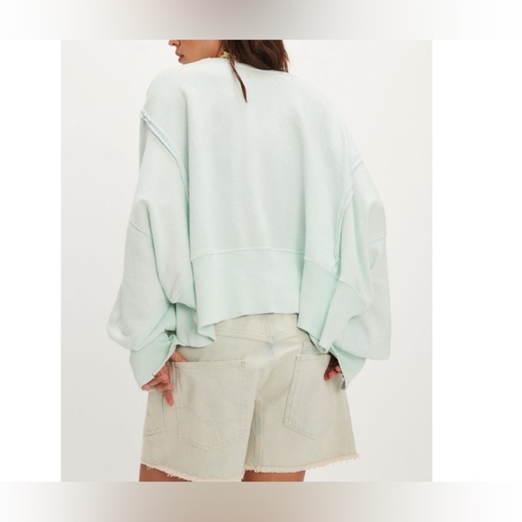 Free People We The Free Camden Cropped Sweatshirt - mint julep - Medium - NWOT - Picture 2 of 9